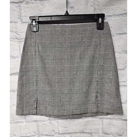JOHN GALT S BLACK WHITE HOUNDSTOOTH SLIT FRONT SHORT SKIRT - Picture 15 of 16